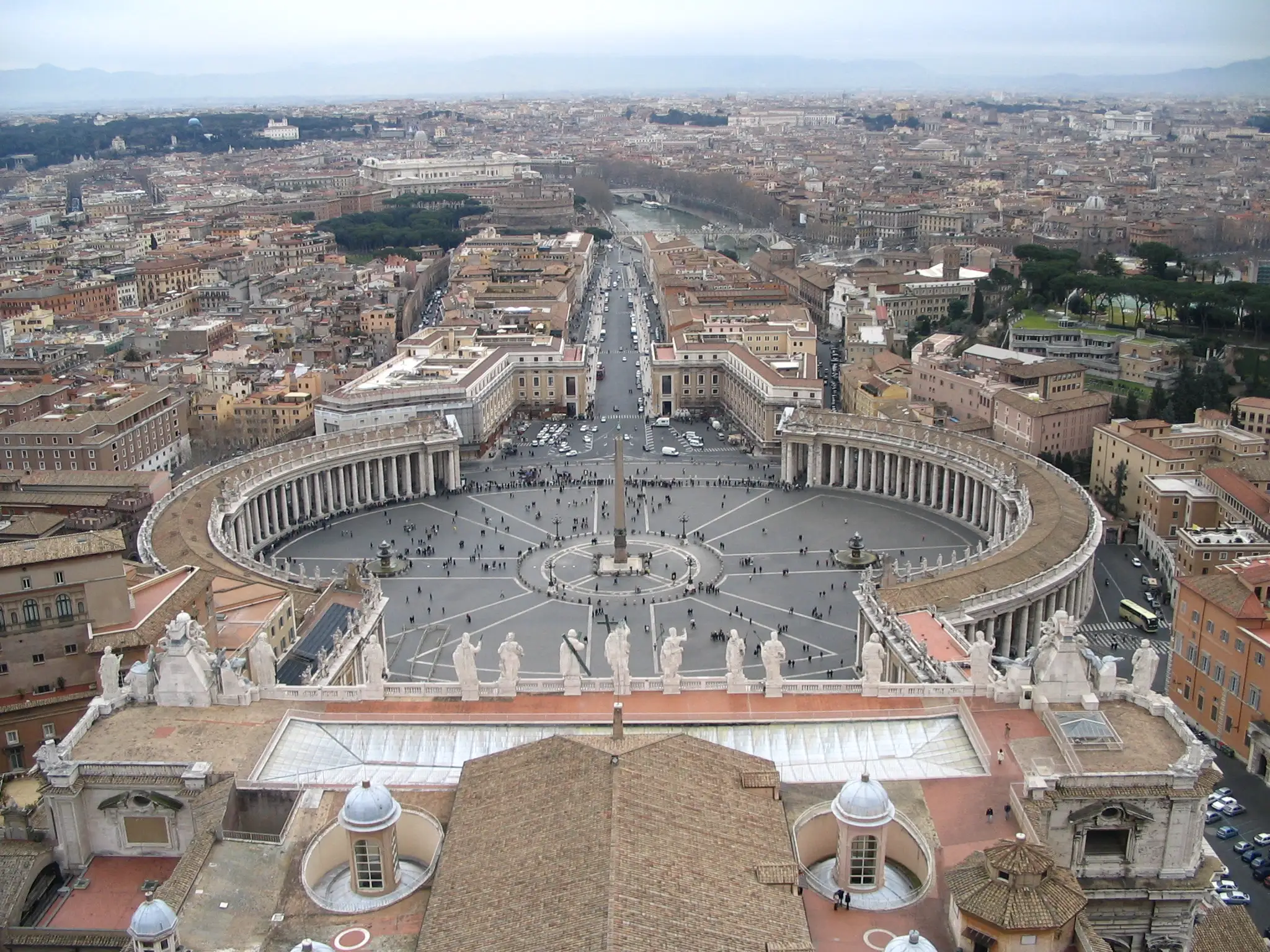 Piazza San Pietro e via della Conciliazione viste dalla cupola